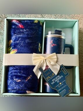 Plush Navy Floral Gift Set - Blanket and Insulated 40 Oz Tumbler w/straw